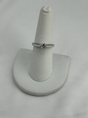 #1073017 10k wg round brilliant cut .41ct dia center with .15tcw accent on sides with heart design   size 7 ring