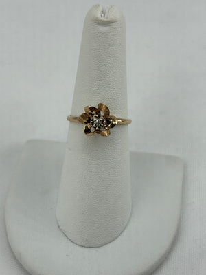 10k yg  .04ct flower ring w dia center size 6.5 2g