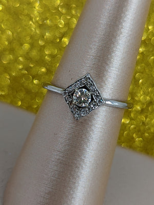 Appraised 14k wg size 7 squared ring